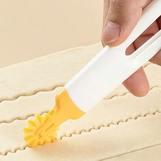 4-in-1 Edelstahl Teigmesser - Pizza Cutter für Backen und Gebäck