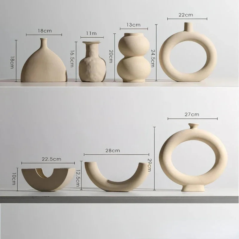 Moderne einfache Keramik Kunst Vase mit getrockneten Blumenarrangement