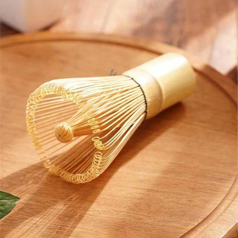 Nachhaltiger Matcha-Whisky aus goldenem Bambus – Handgefertigter Teemixer