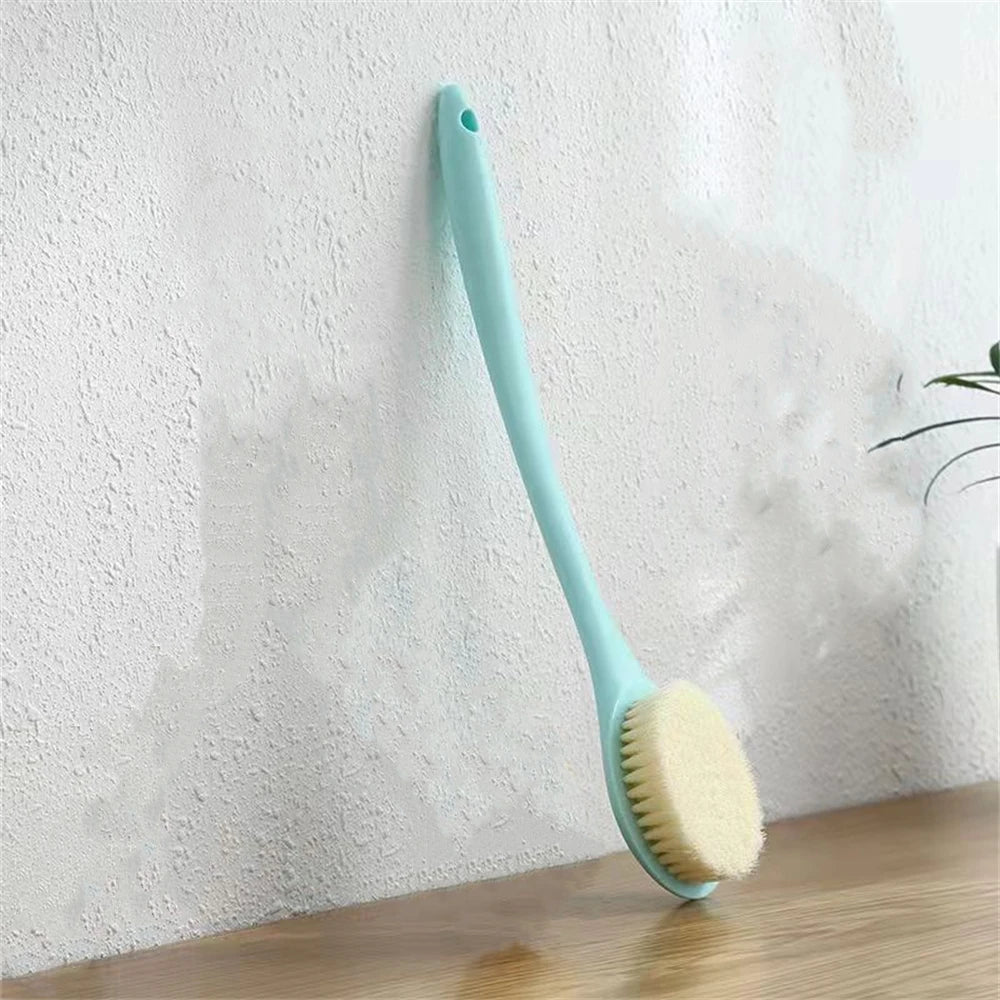 Sanftes Körperpeeling & Massage: Badpinsel mit langem Griff in Weiß & Blau