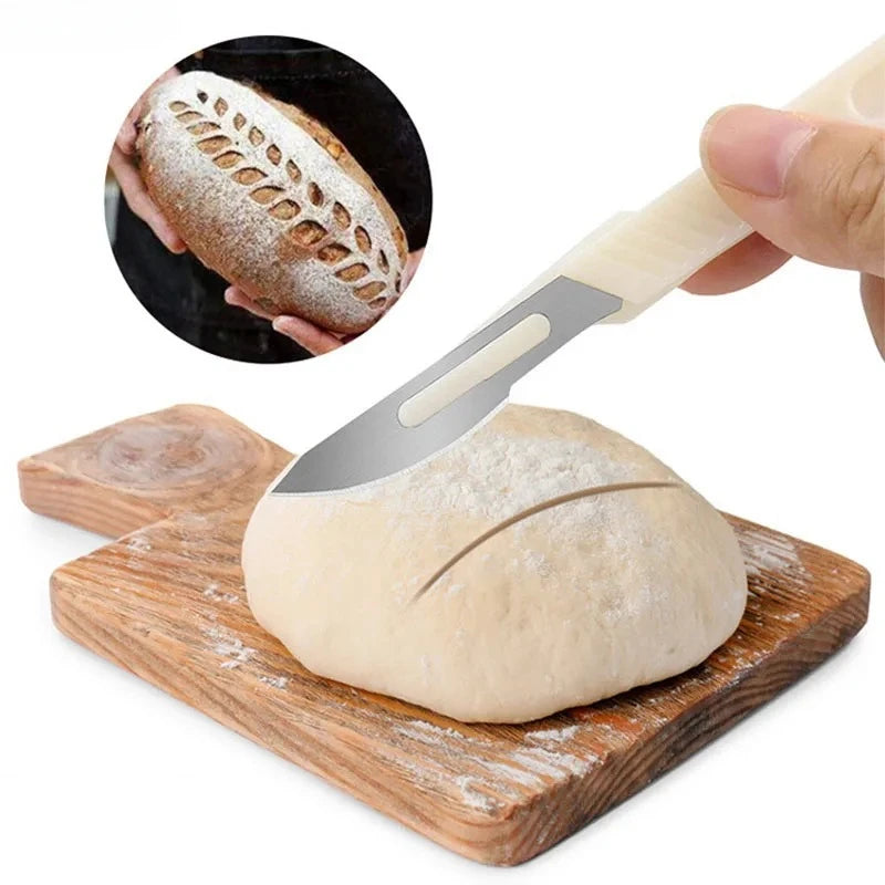 Professionelles Brotmesser mit Hochcarbonstahl und Musterklinge für präzises Schneiden