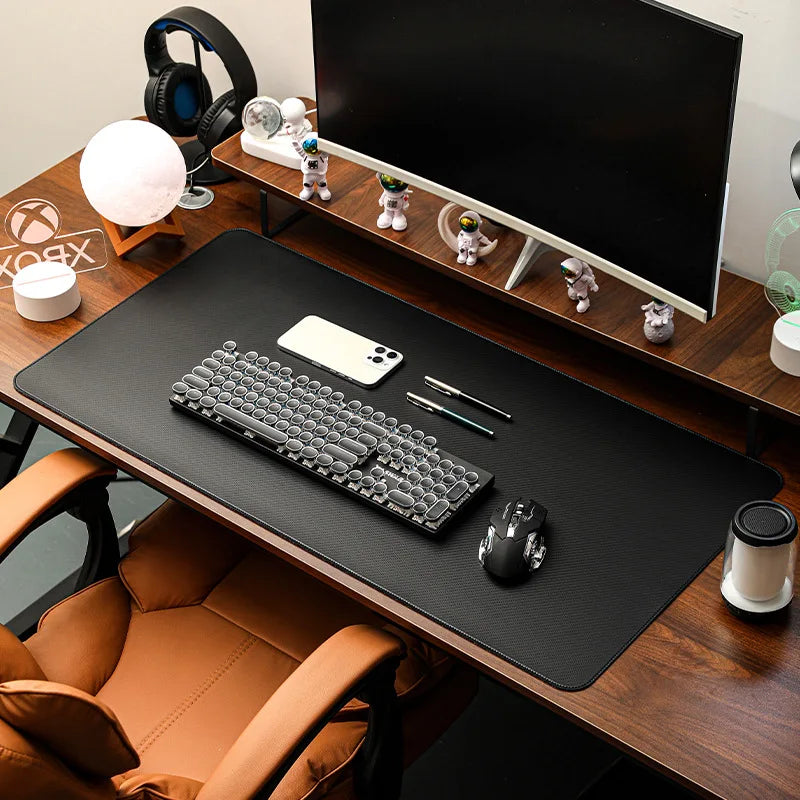 Große Gaming Schreibtischunterlage aus Karbonkorken für optimale Kontrolle
