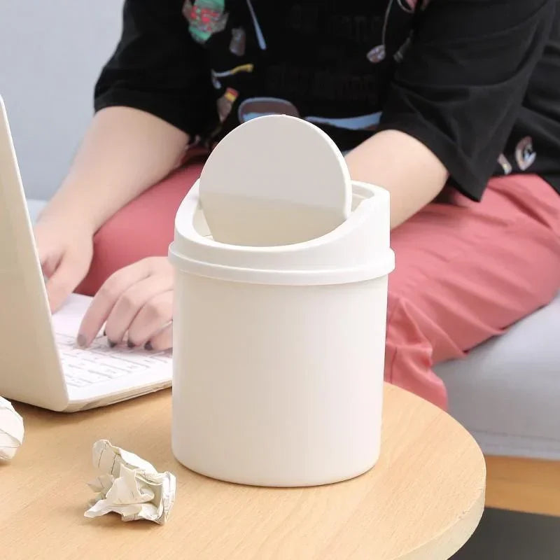Kompakter Mini Mülleimer mit Deckel für Schreibtisch und Schlafzimmer