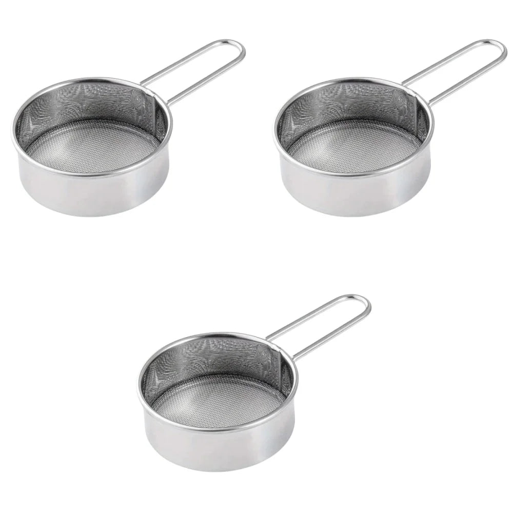 Feinmaschiges Mehlsieb aus Edelstahl für gleichmäßiges Backen und Bestäuben