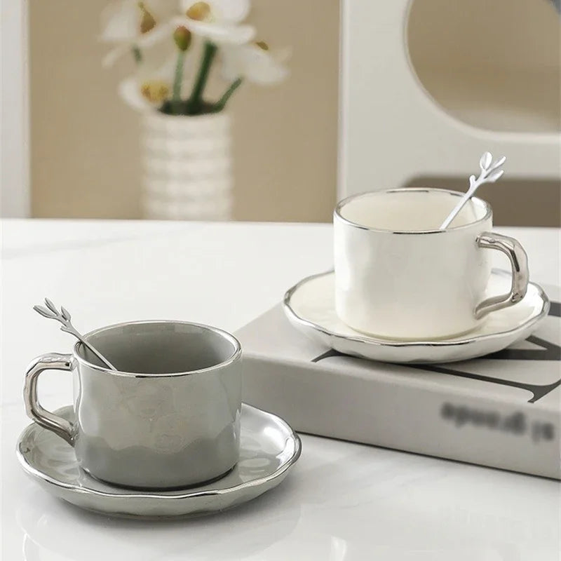 Elegantes 230ml Keramik-Tassen-Set mit Untertasse - Löffel – spülmaschinenfest