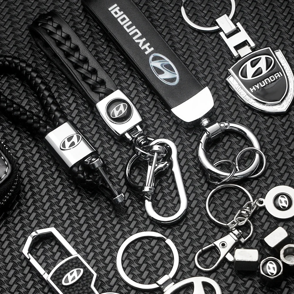 Robuster Metall-Leder Schlüsselanhänger mit Hyundai Emblem – Stilvoll - Praktisch