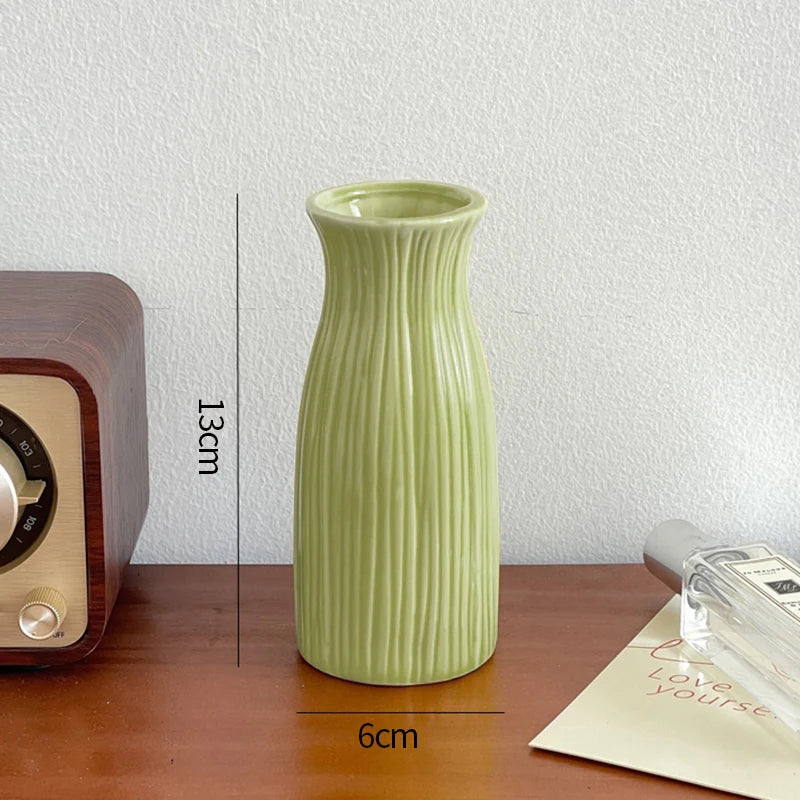 Bonbonfarbene Keramikknospenvase für Pampasgras und Blumen