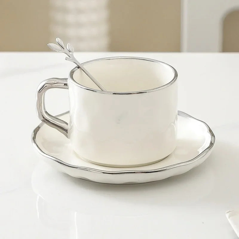 Elegantes 230ml Keramik-Tassen-Set mit Untertasse - Löffel – spülmaschinenfest