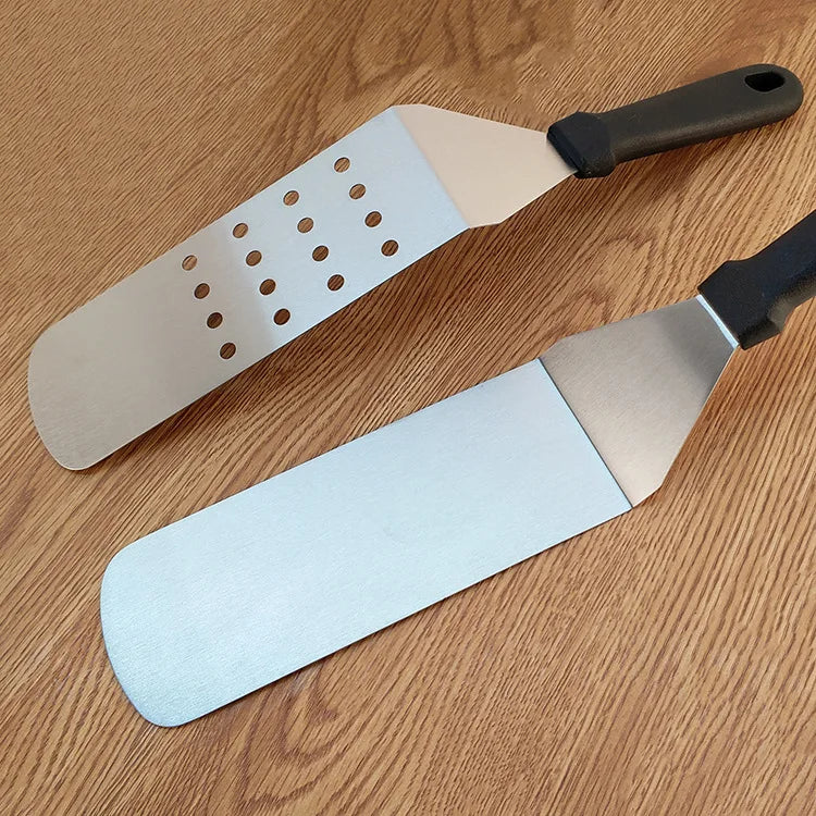 Vielseitiger Metall-Schaber für perfektes Wenden von Steak, Pizza & Pfannkuchen