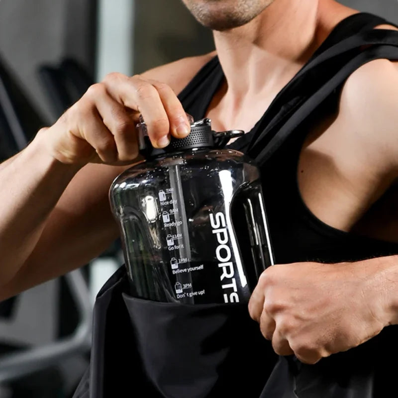 BPA-freie Fitness-Trinkflasche bis 3,8L – Robust, auslaufsicher, mit Strohhalm - Griff