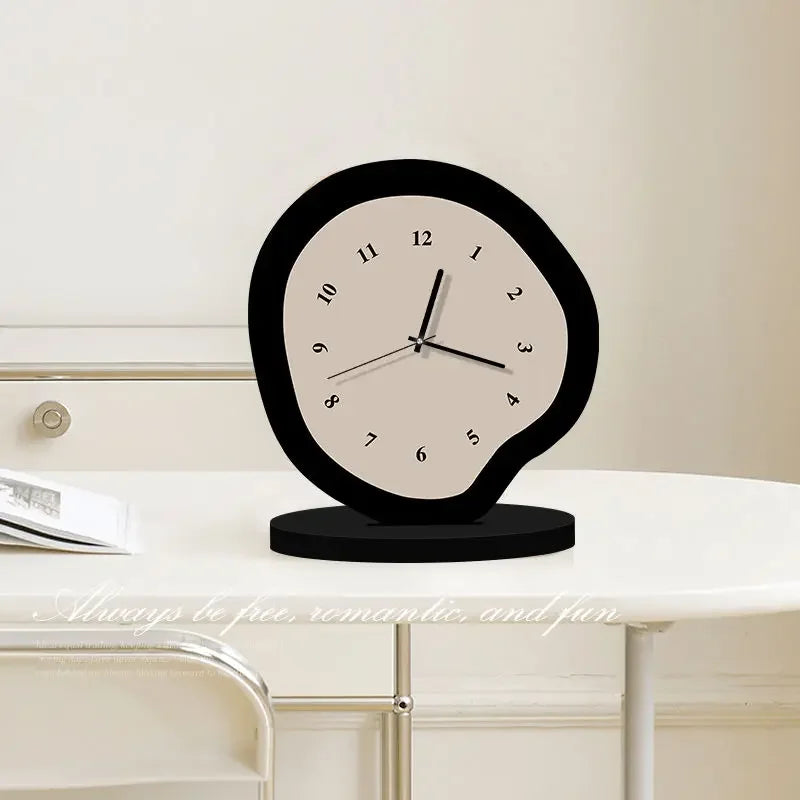 Elegante cremefarbene Acryl-Desktop-Uhr – leise Präzision im modernen Design