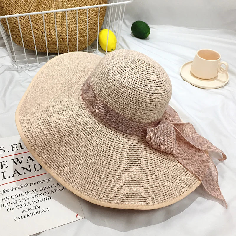 Leichter, faltbarer Strohhut mit großer Krempe – perfekter Sonnenschutz für Damen