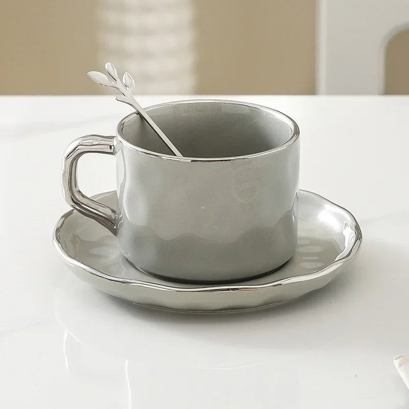 Elegantes 230ml Keramik-Tassen-Set mit Untertasse - Löffel – spülmaschinenfest