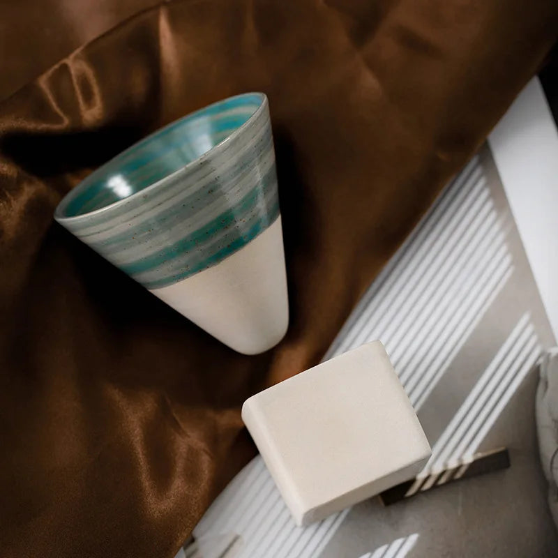 Retro Keramik Tasse in Dreieckiger Kegelform für Tee und Kaffee
