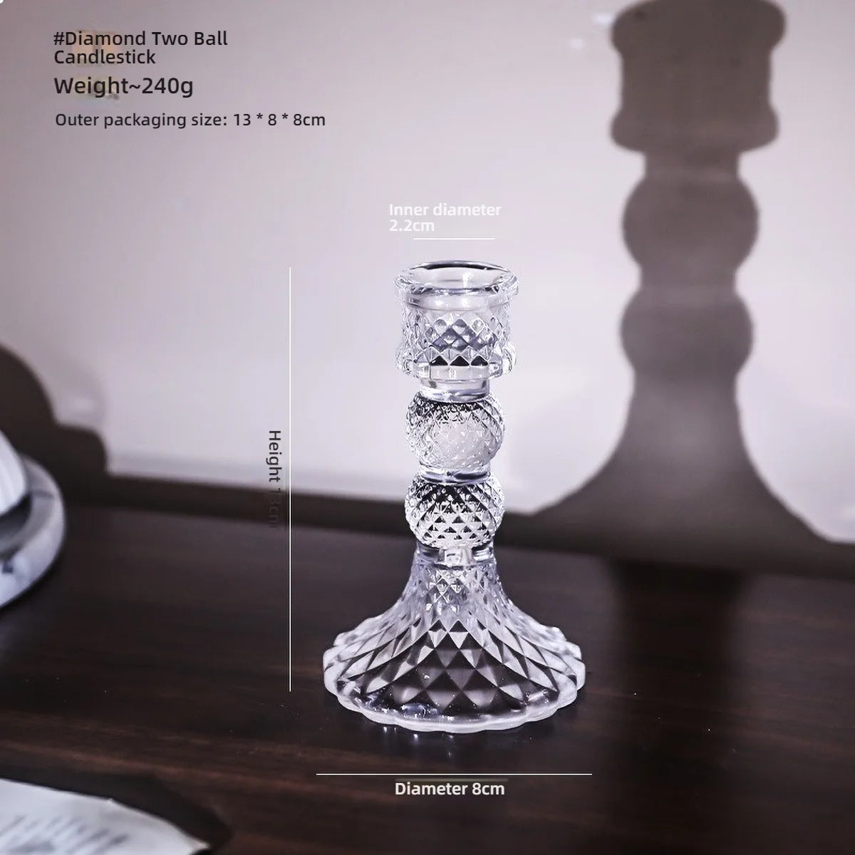 Transparenter Kerzendochthalter aus Glas als stilvoller Tischkerzenständer