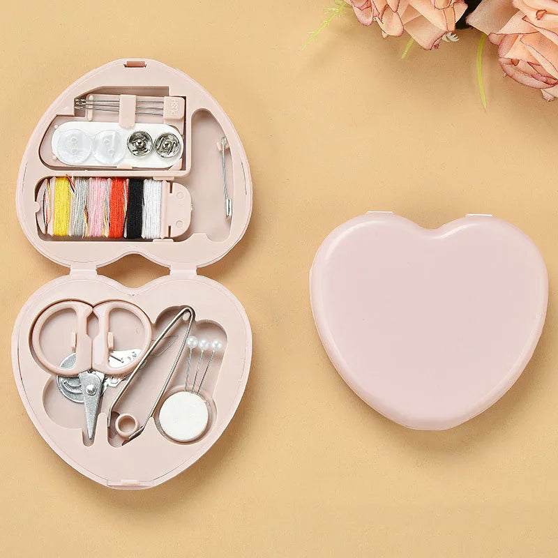 Tragbares Mini Nähset mit Schere Fingerhut und Nadel für Reisen