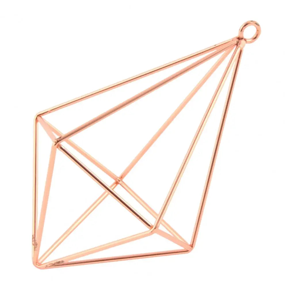 Geometrischer Wand Pflanzhalter aus Metall im Makramee Stil