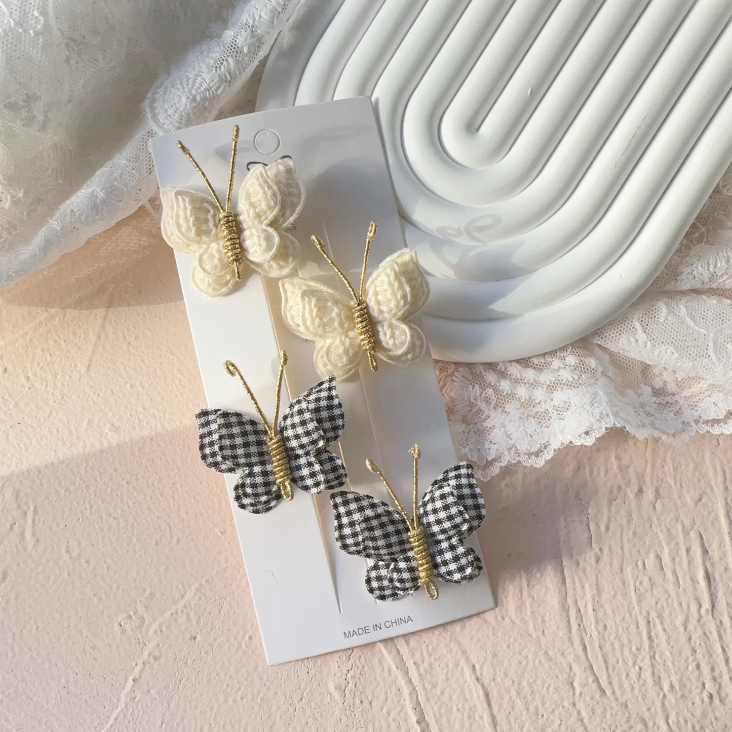 Handgefertigte Baby Haarspangen Set aus Wolle mit Schmetterlingsdesign