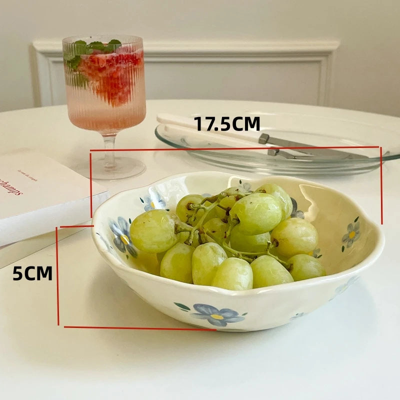 Handgemachte unregelmäßige Keramikschale für Servieren und Frühstück