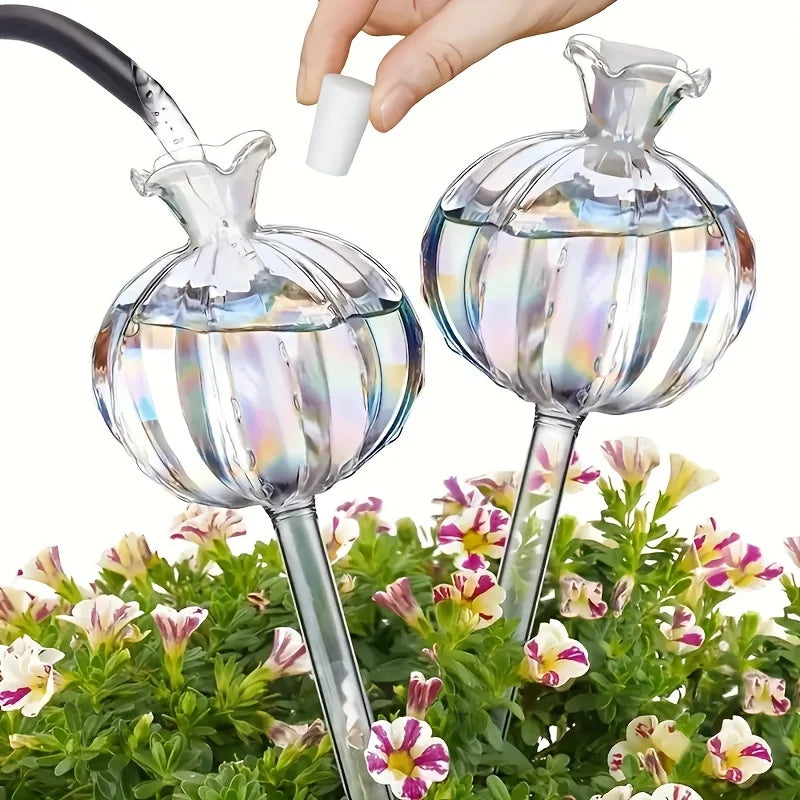 Nachhaltige Pflanzenpflege: Automatische Glas-Glühbirnenbewässerung für Zimmerpflanzen