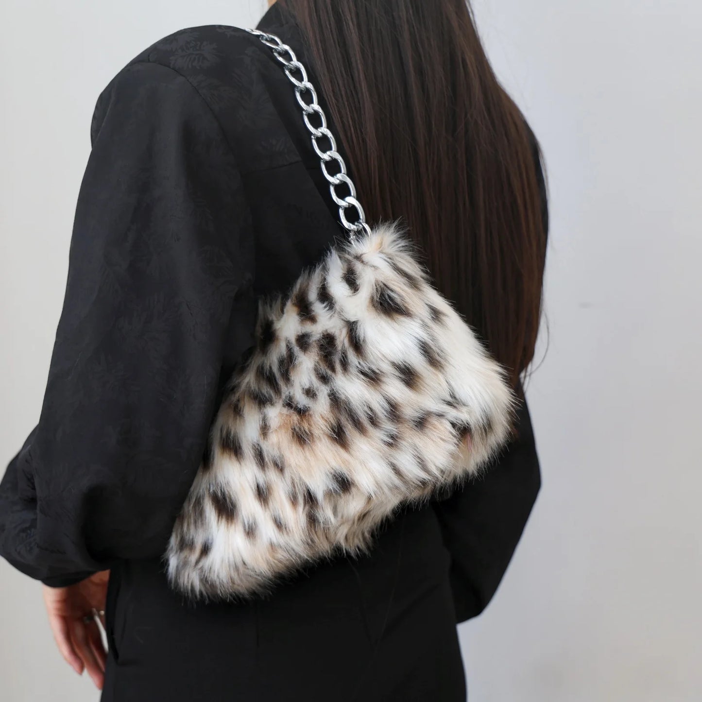 Stylische Plüsch Unterarm Schultertasche im Leopard Design für Damen