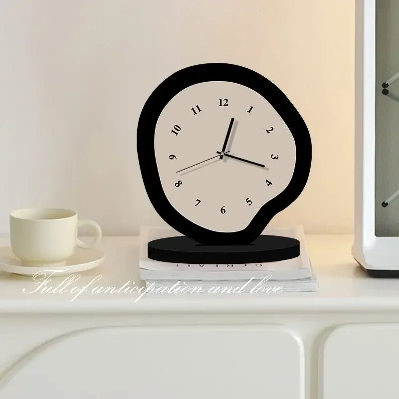 Elegante cremefarbene Acryl-Desktop-Uhr – leise Präzision im modernen Design