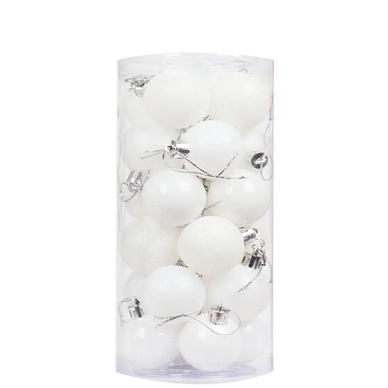 Gold und Silberfarbene Weihnachtsbaumkugeln als festliche Dekoration