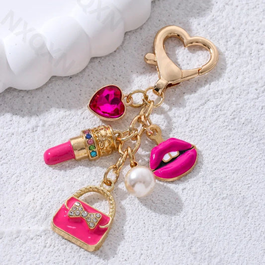 Handgefertigter metallischer Schlüsselanhänger mit Flamingo- und Lippenstift-Motiv für Frauen