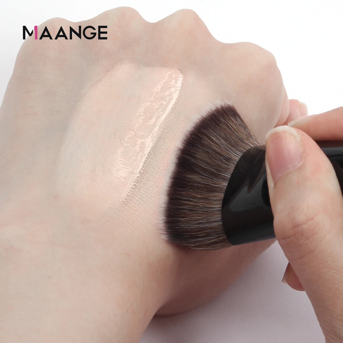 Flacher runder Make-up-Pinsel mit Box – vielseitig, weich - hautfreundlich