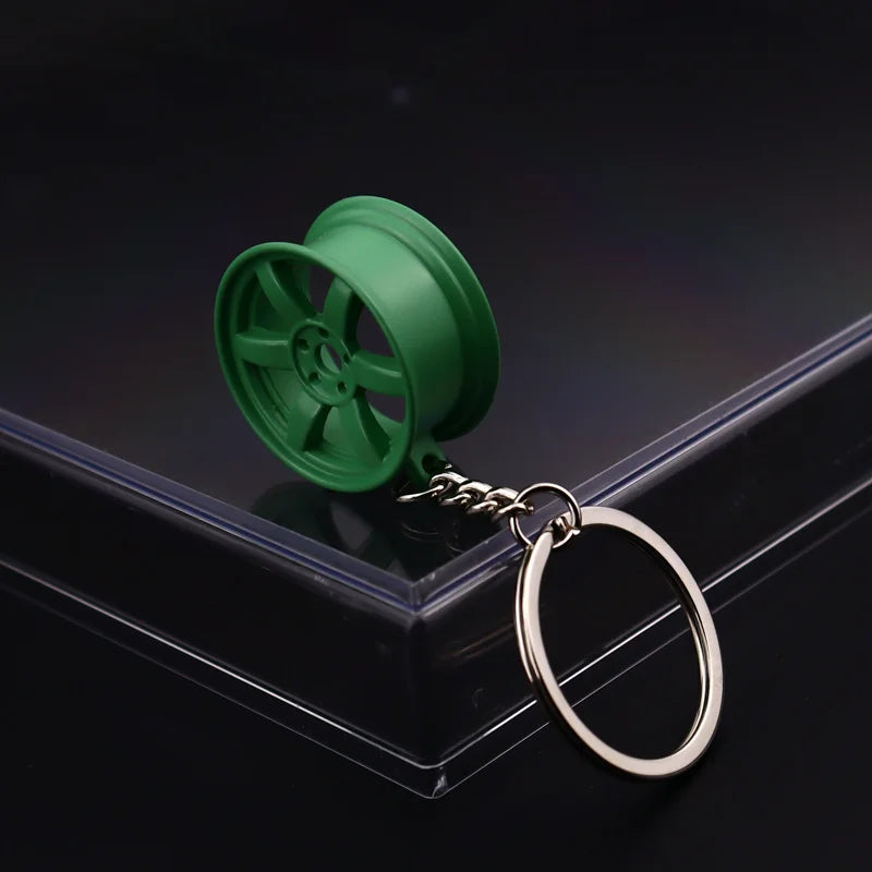 Robuster Edelstahl Schlüsselanhänger im Autoteile-Design – Perfektes Männergeschenk
