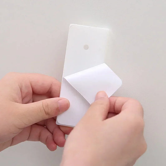 Kabelsalat ade: Selbstklebender Steckdose Fixer aus Kunststoff, abnehmbar - kompakt