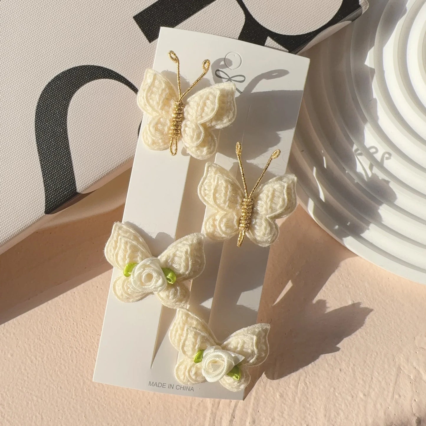 Handgefertigte Baby Haarspangen Set aus Wolle mit Schmetterlingsdesign