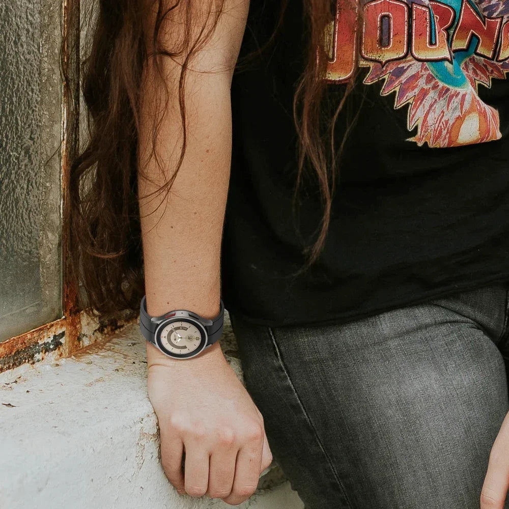Komfort - Stil vereint: Atmungsaktives Silikonarmband mit Magnetschnalle für Galaxy Watch