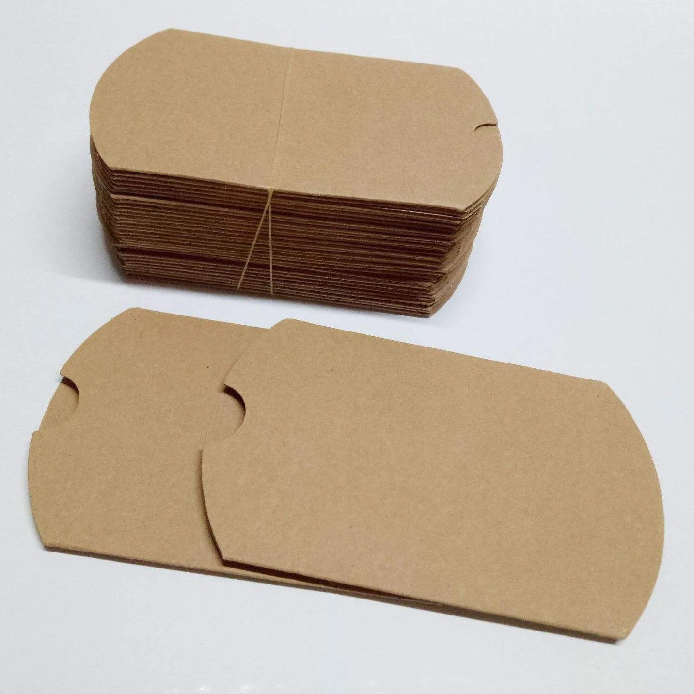 50PCS Kraftpapier Kissen Boxen – Umweltfreundlich & Stabil für Hochzeit & Party