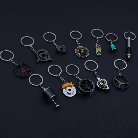 Robuster Edelstahl Schlüsselanhänger im Autoteile-Design – Perfektes Männergeschenk