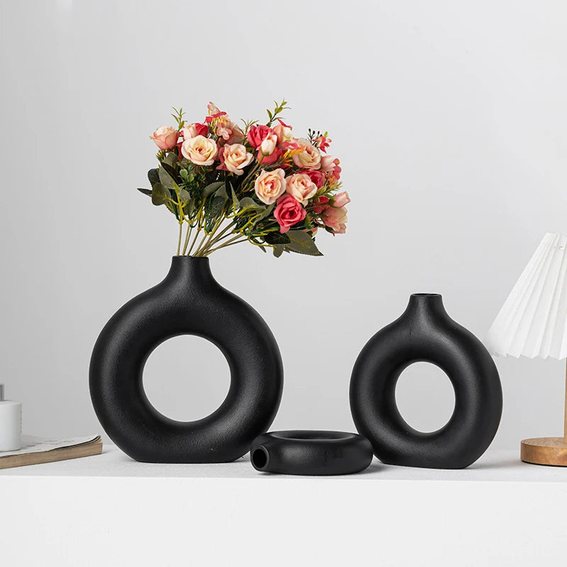 Weiße Kunststoff Vase Dekorative Blumenvase für Wohn- und Tischdekoration