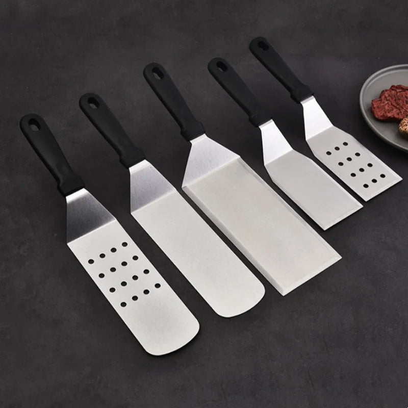 Vielseitiger Metall-Schaber für perfektes Wenden von Steak, Pizza & Pfannkuchen