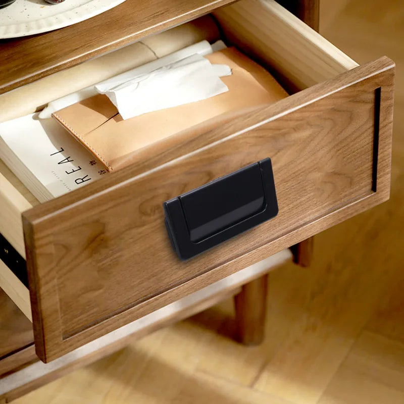 Schwarzer Griff aus Zinklegierung – Modern, langlebig - praktisch