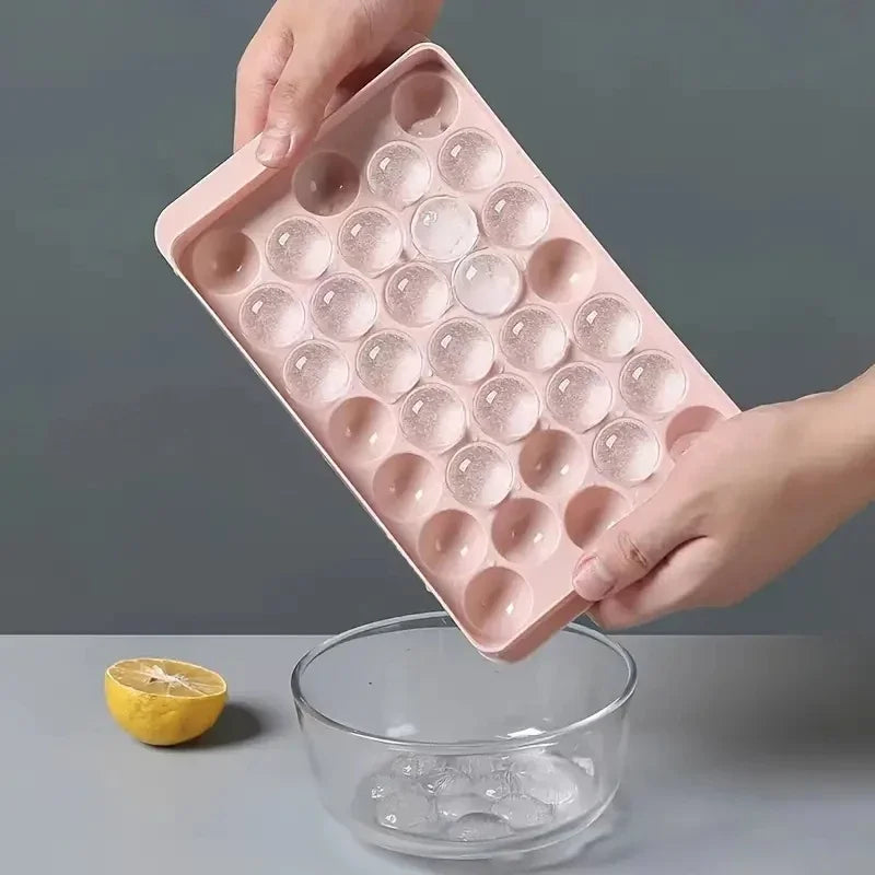 Stilvolle Eiswürfelschale mit Deckel – BPA-frei, runde Diamant-Eisbälle, 33 Stück