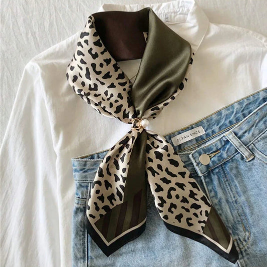 Vielseitiger Damen Quadratschal aus Kunstseide mit rosa Blumenmuster