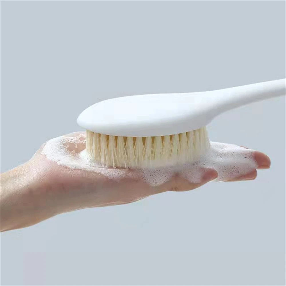Sanftes Körperpeeling & Massage: Badpinsel mit langem Griff in Weiß & Blau