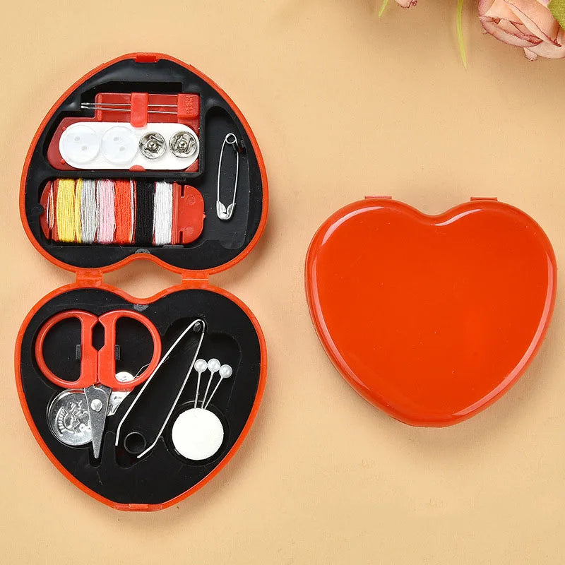 Tragbares Mini Nähset mit Schere Fingerhut und Nadel für Reisen