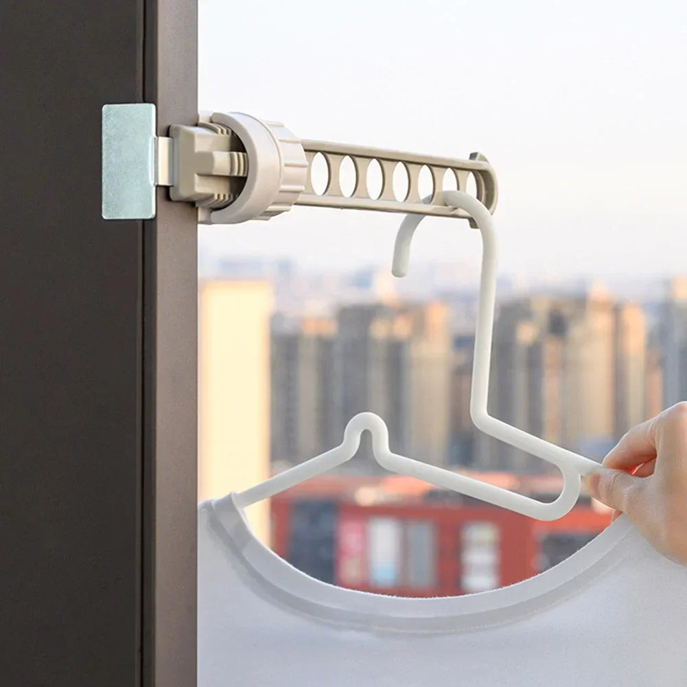Platzsparend - flexibel: Tragbarer Fensterrahmen Kleiderbügel aus robustem PP Material