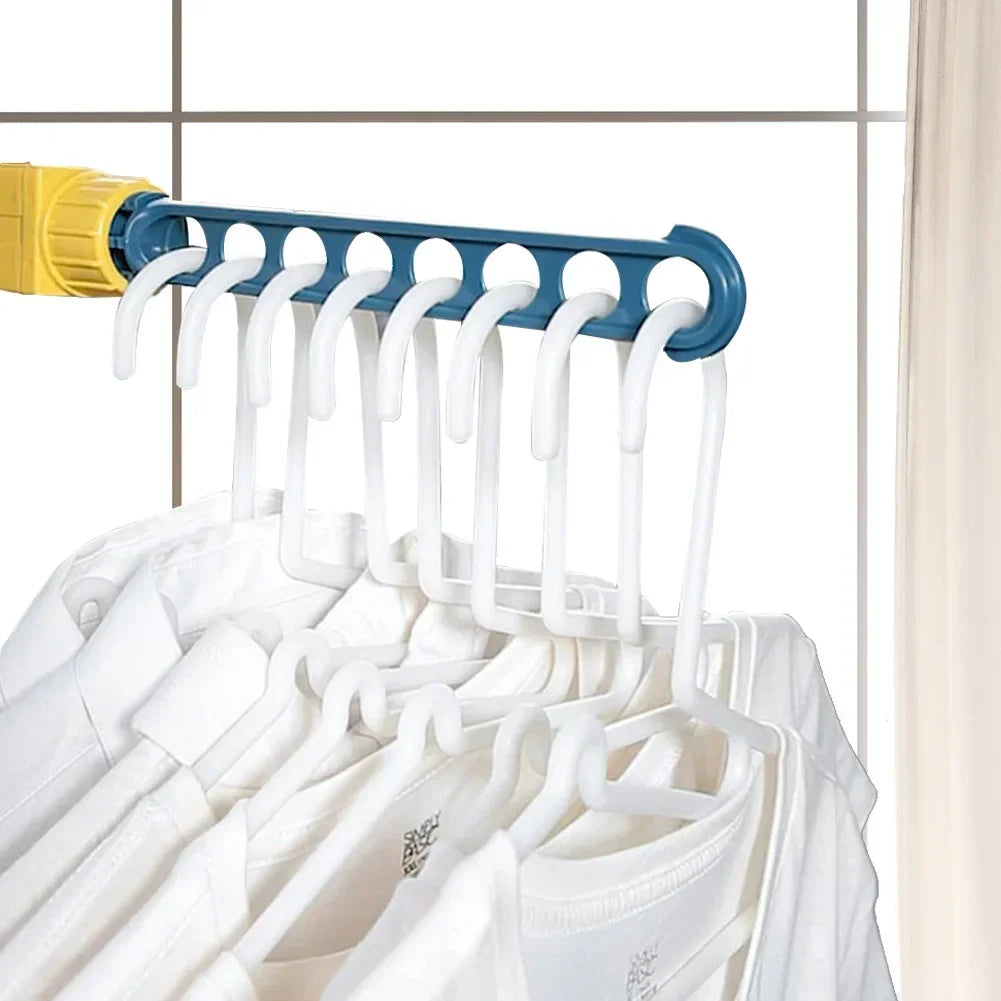 Platzsparend - flexibel: Tragbarer Fensterrahmen Kleiderbügel aus robustem PP Material