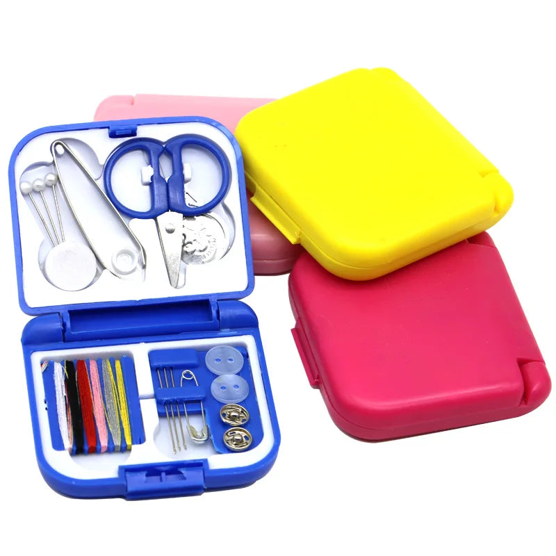 Tragbares Mini Nähset mit Schere Fingerhut und Nadel für Reisen