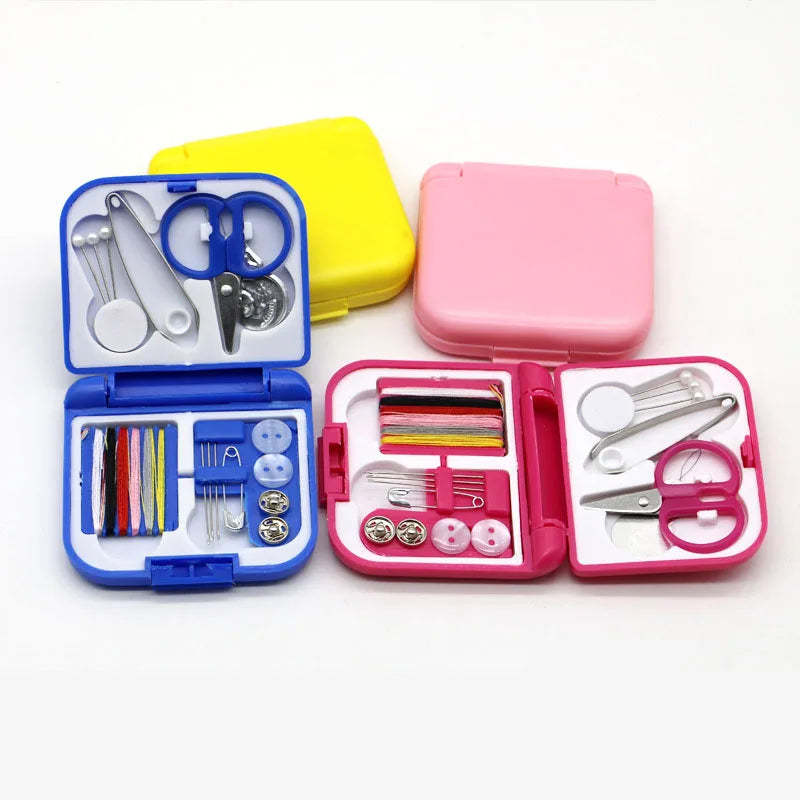 Tragbares Mini Nähset mit Schere Fingerhut und Nadel für Reisen