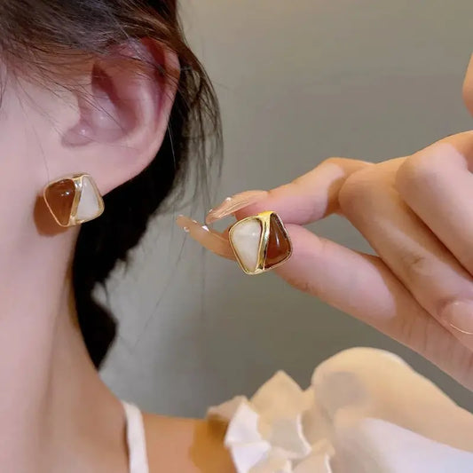 Vintage Quadratische Harz Ohrstecker in Weiß und Kaffee für Damen