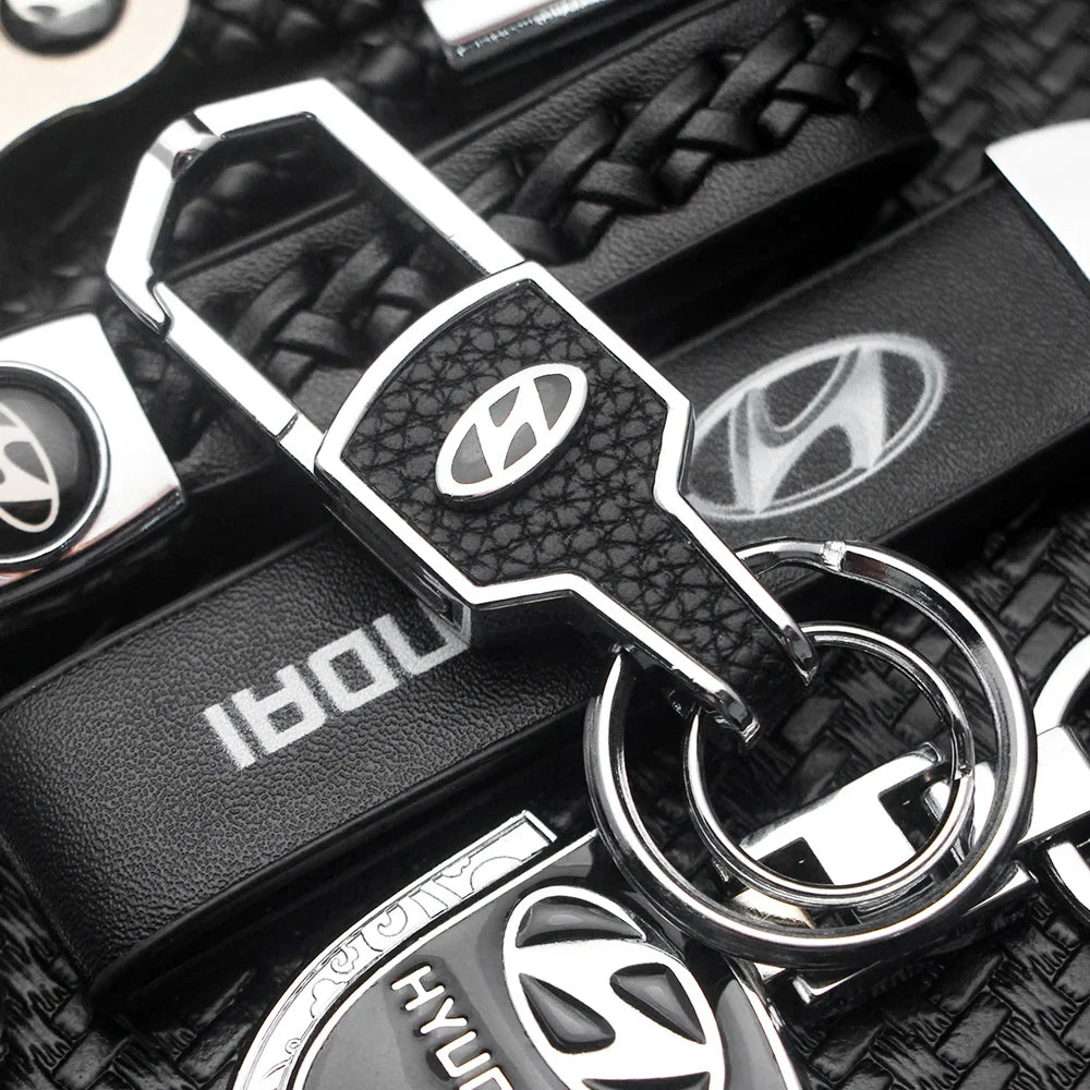 Robuster Metall-Leder Schlüsselanhänger mit Hyundai Emblem – Stilvoll - Praktisch
