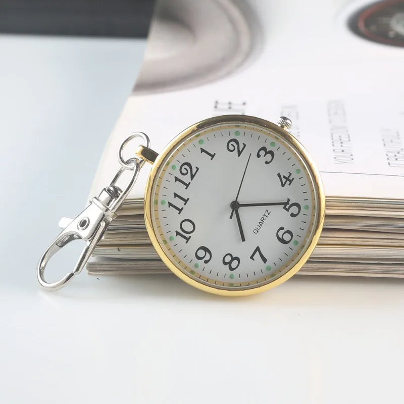 Kleine Quarz-Taschenuhr mit Schlüsselanhänger – präzise - leuchtend fürs Team
