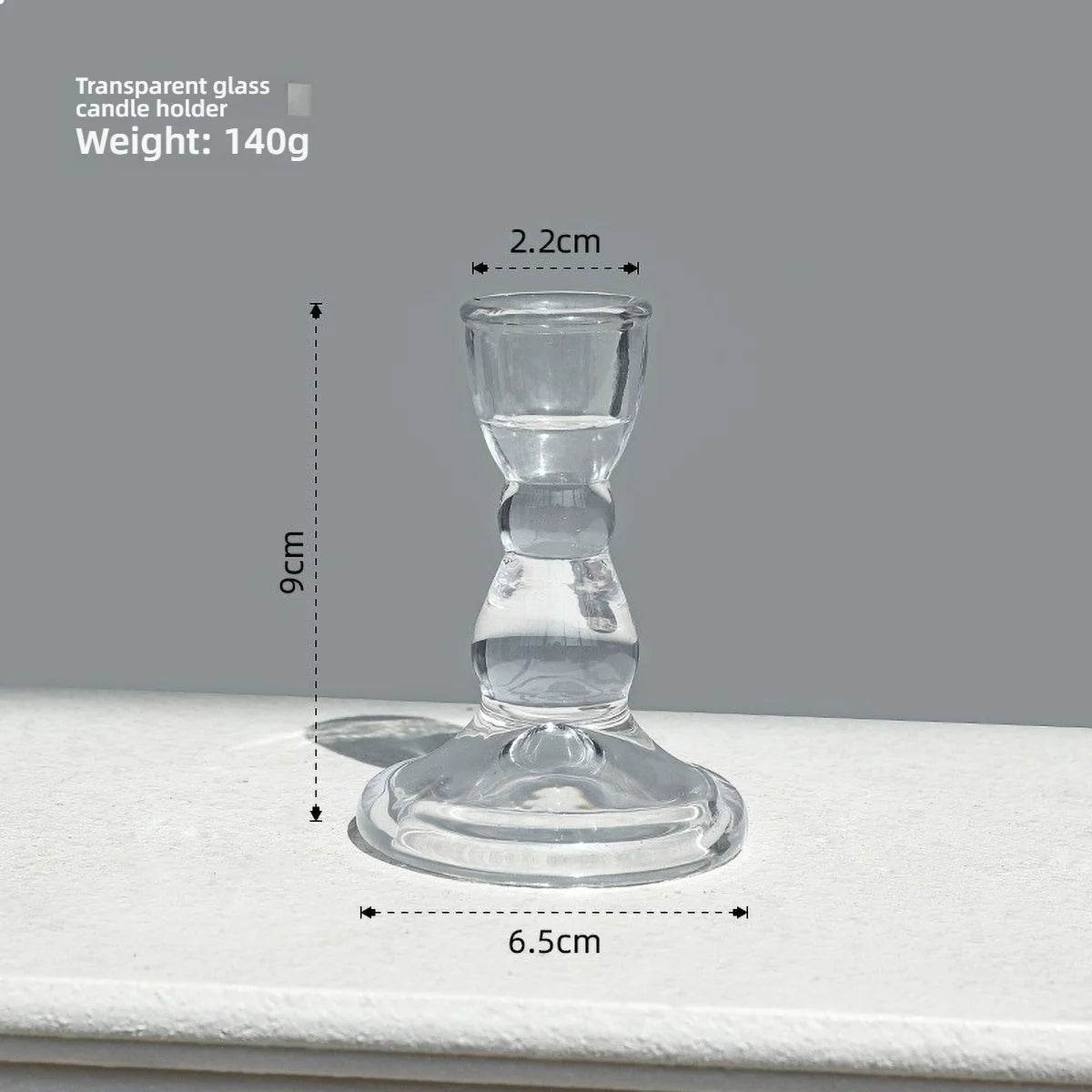 Transparenter Kerzendochthalter aus Glas als stilvoller Tischkerzenständer